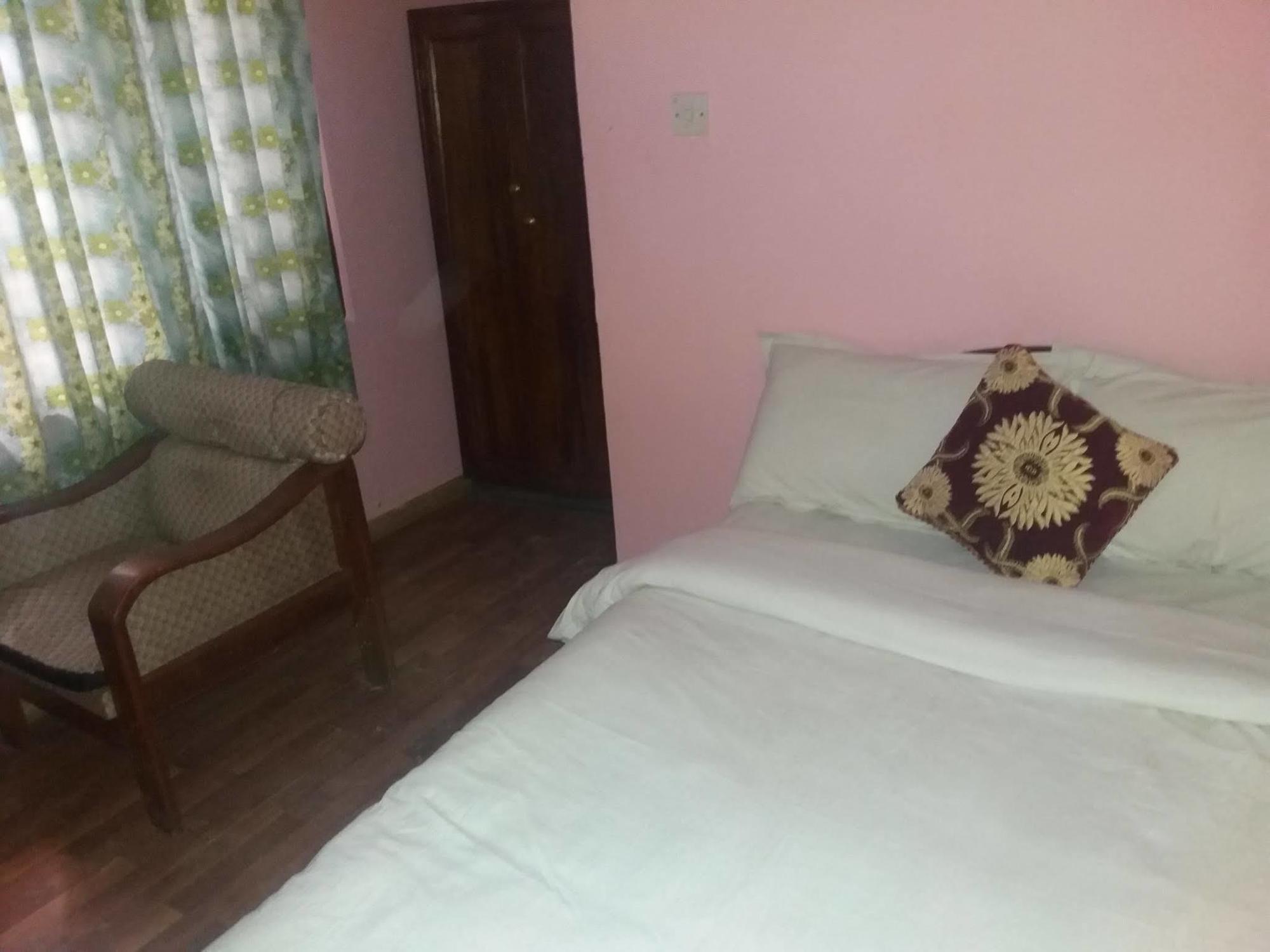 Kings Land Hotel Kathmandu Bagian luar foto