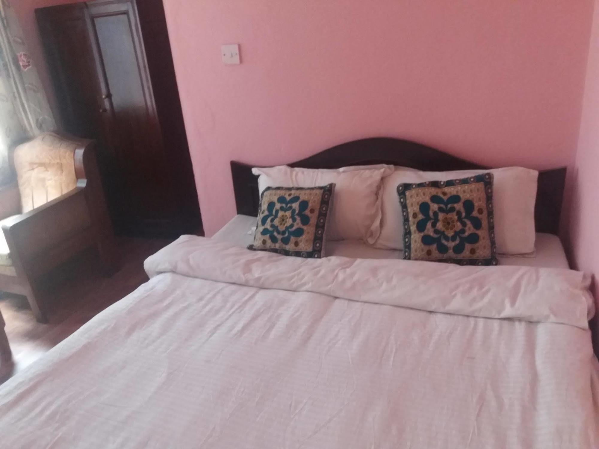 Kings Land Hotel Kathmandu Bagian luar foto