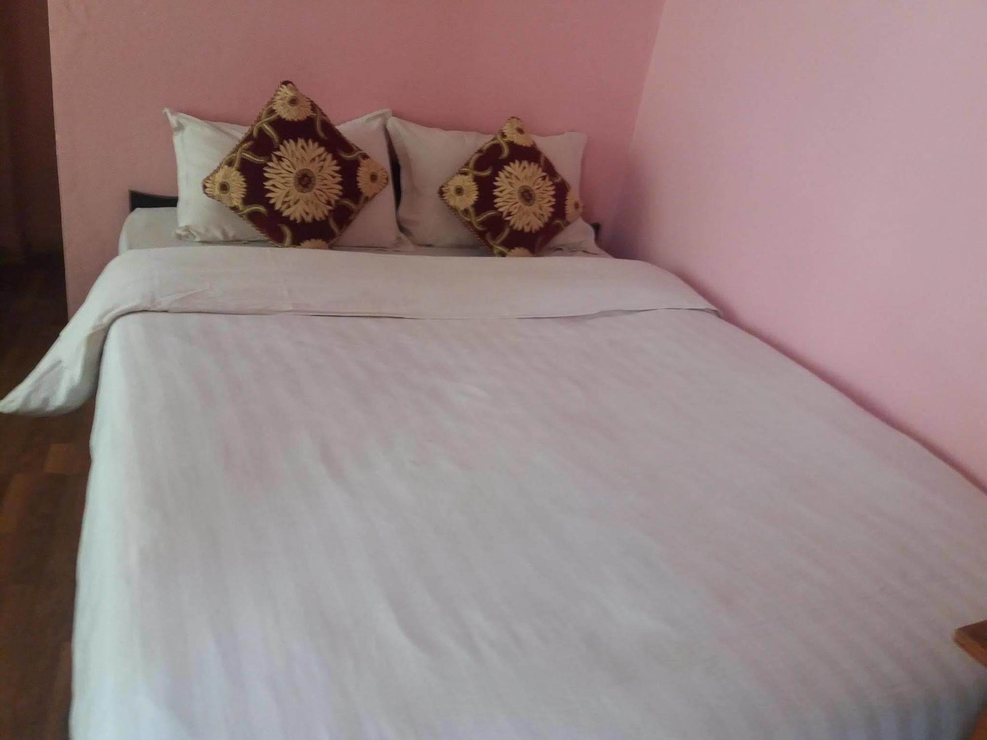 Kings Land Hotel Kathmandu Bagian luar foto