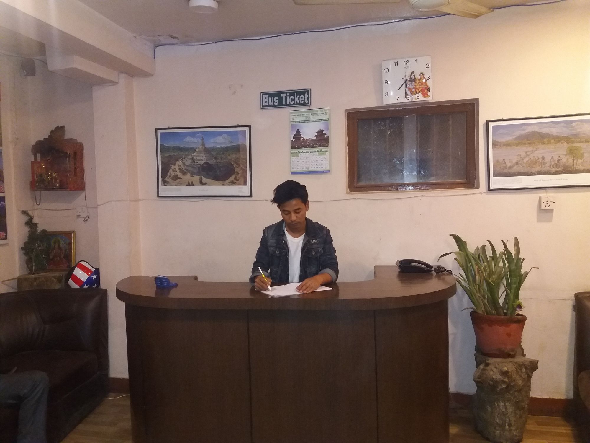 Kings Land Hotel Kathmandu Bagian luar foto